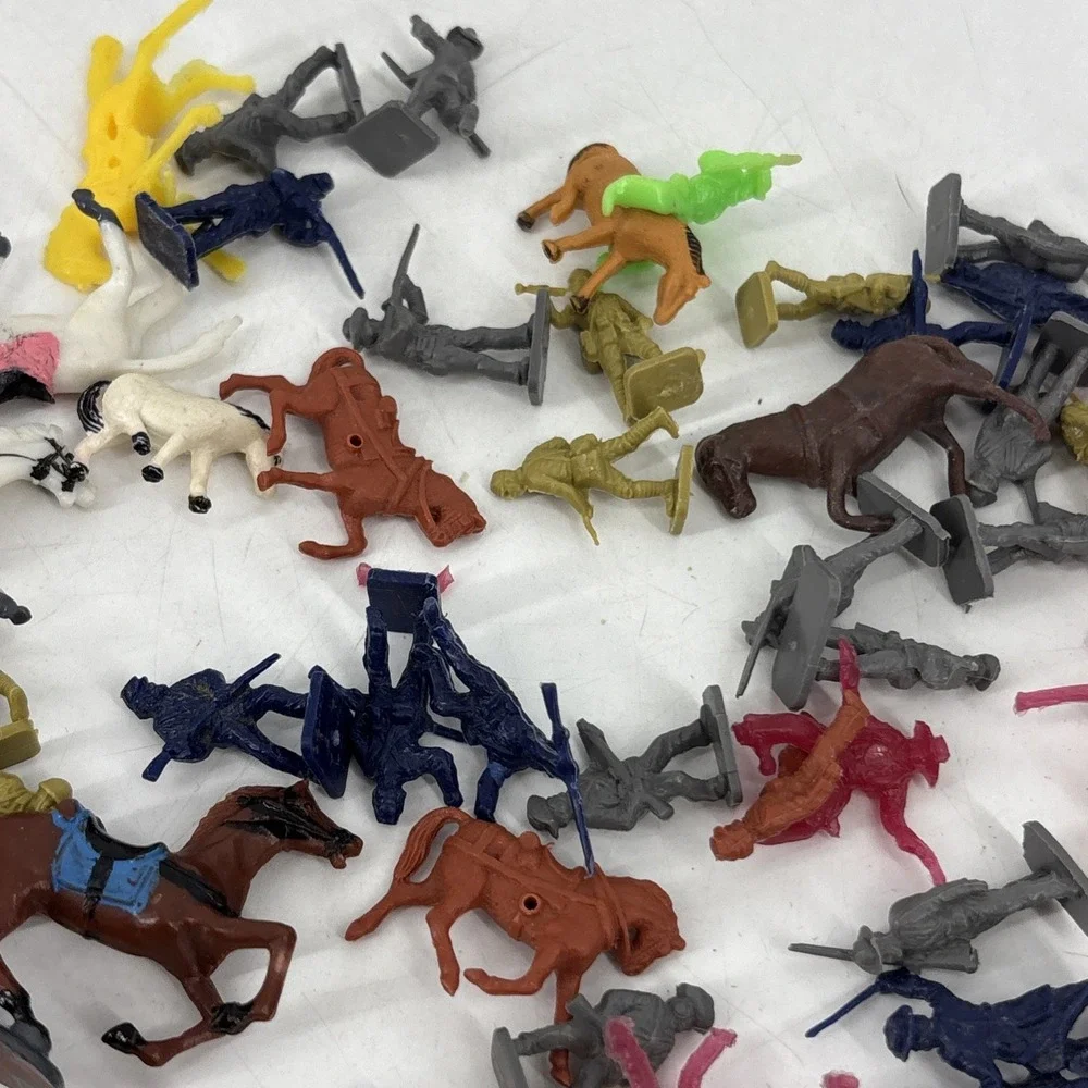 Vintage 1950s Cowboys Indians & Soldiers Plastic Toy Lot of 82 Miniature